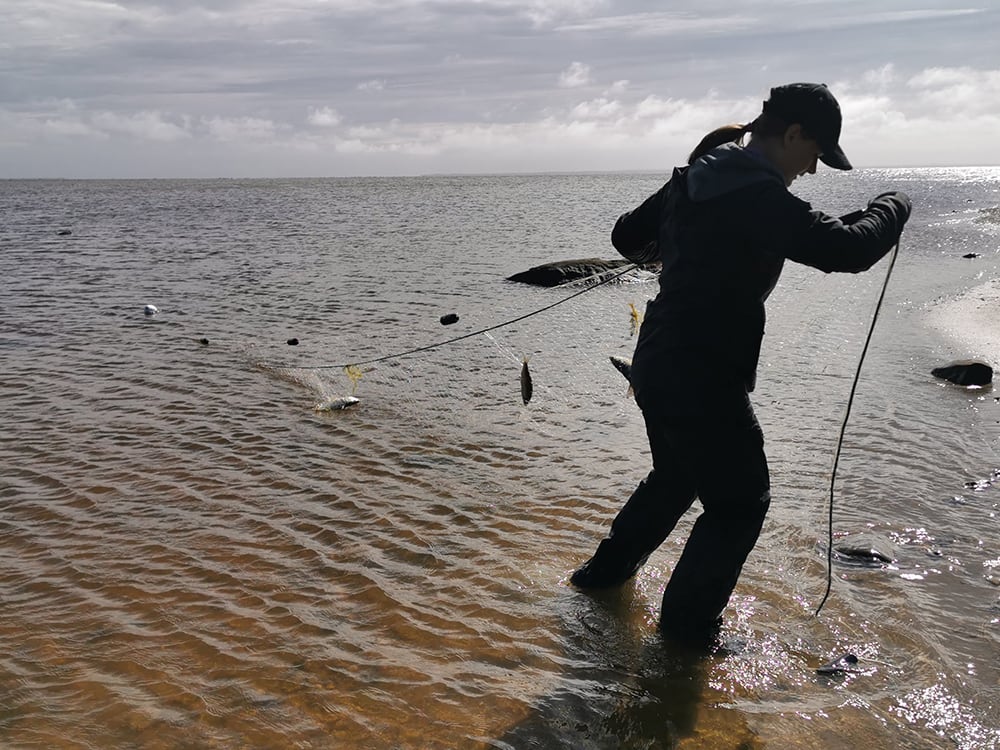 fishing in churchill.jpg (615 KB)